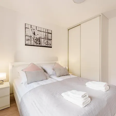 Monia Center Apartman *